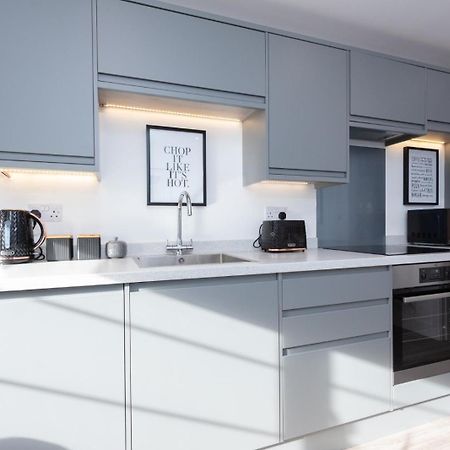 Bridge House Apartments - Free Parking Shottery Экстерьер фото