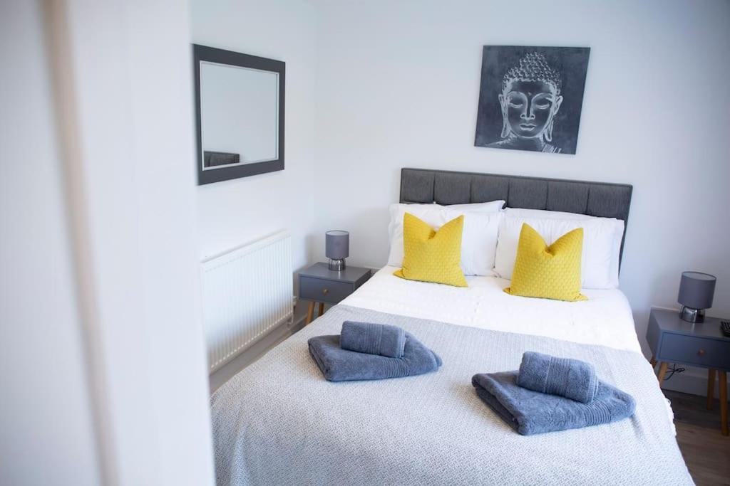 Bridge House Apartments - Free Parking Shottery Экстерьер фото