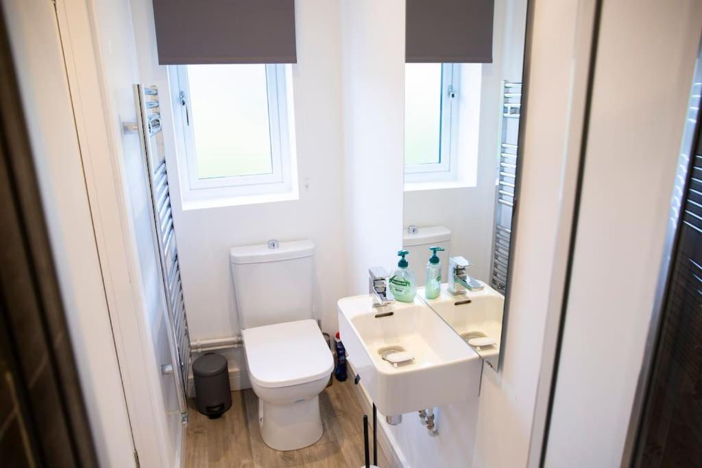 Bridge House Apartments - Free Parking Shottery Экстерьер фото