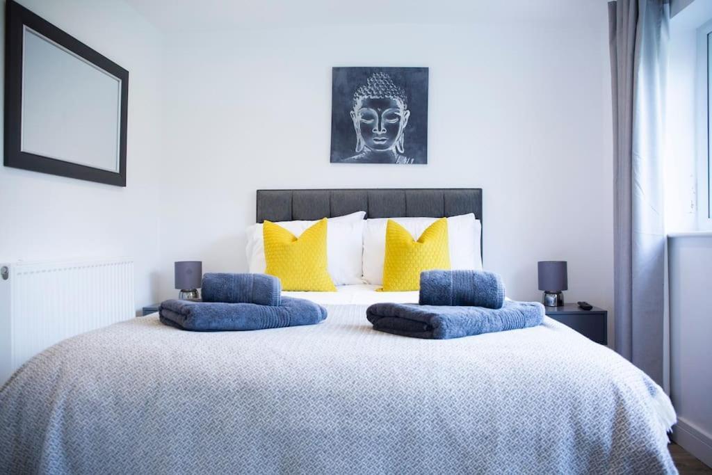 Bridge House Apartments - Free Parking Shottery Экстерьер фото