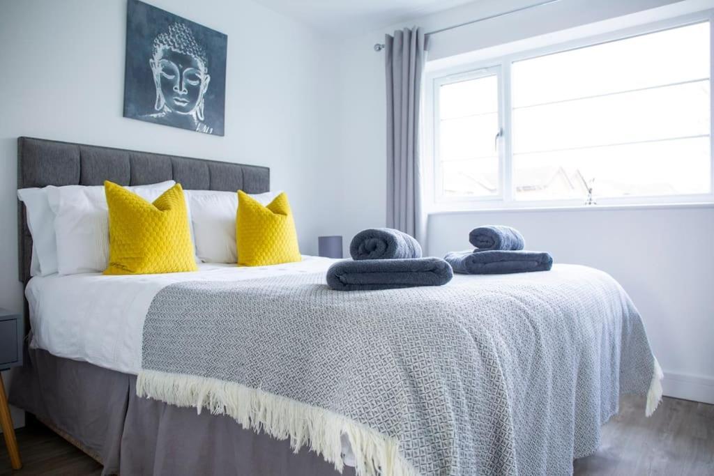 Bridge House Apartments - Free Parking Shottery Экстерьер фото