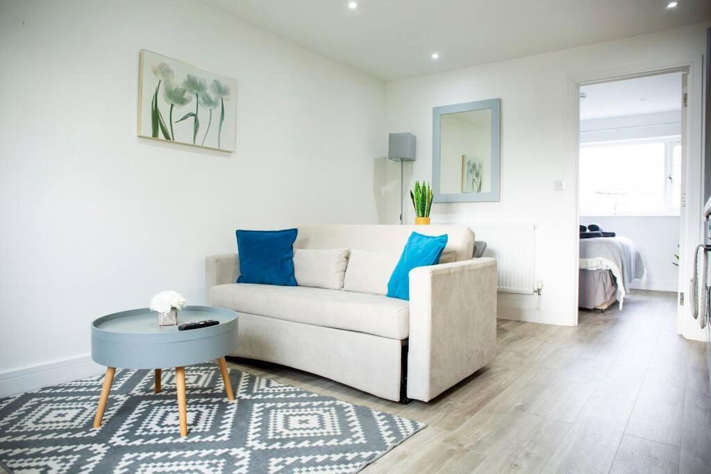 Bridge House Apartments - Free Parking Shottery Экстерьер фото