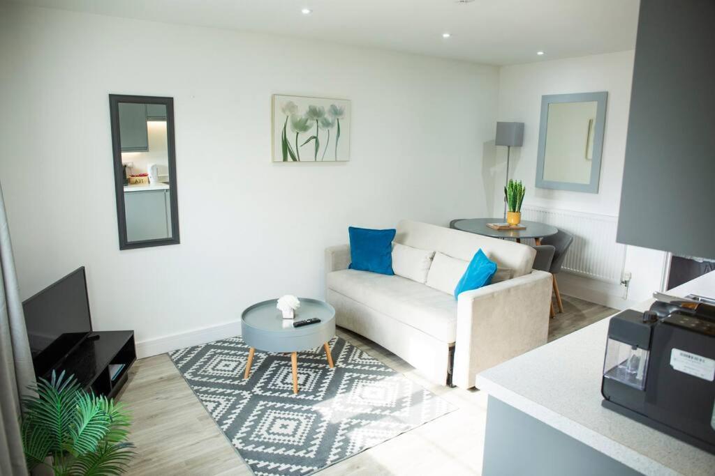 Bridge House Apartments - Free Parking Shottery Экстерьер фото