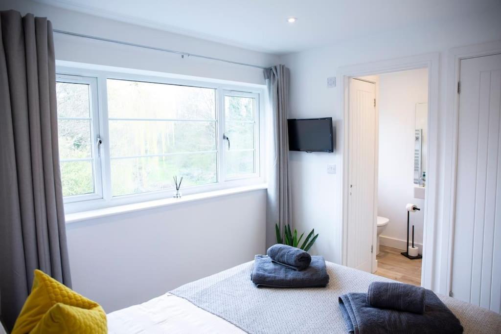 Bridge House Apartments - Free Parking Shottery Экстерьер фото