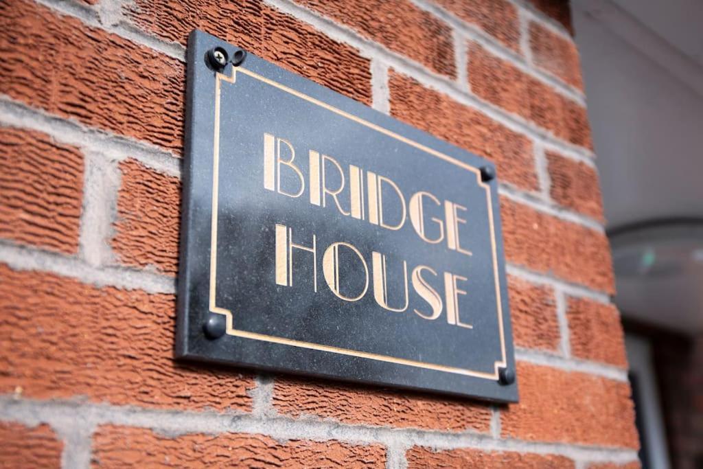 Bridge House Apartments - Free Parking Shottery Экстерьер фото