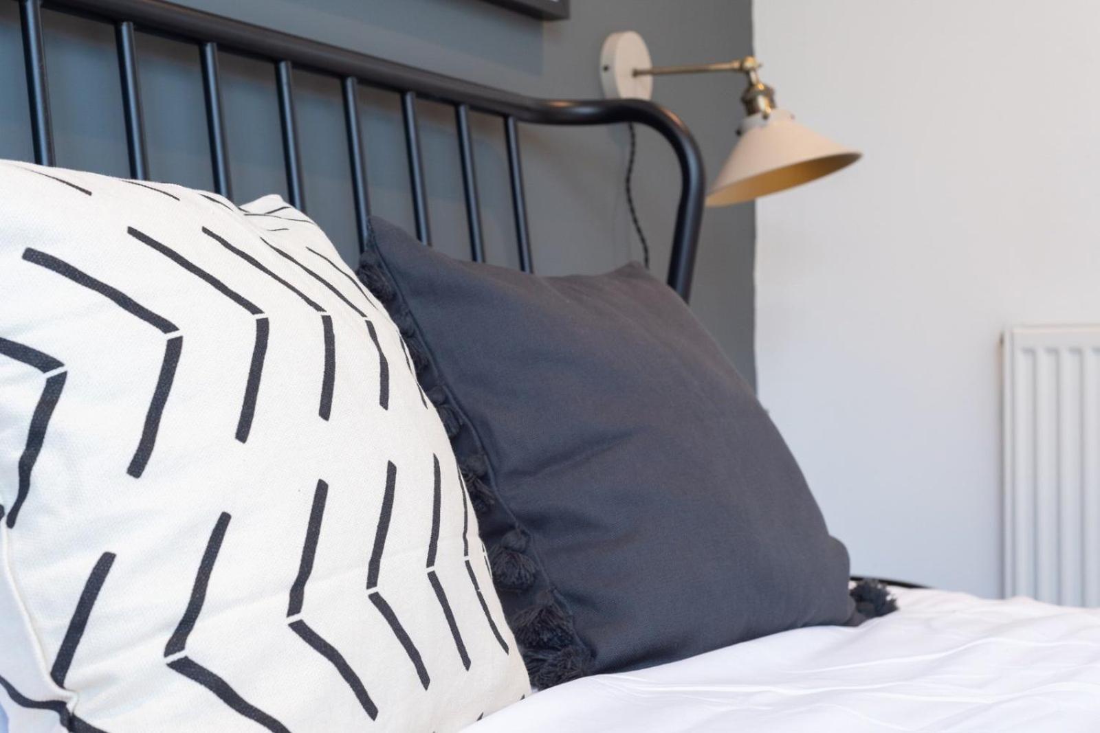 Bridge House Apartments - Free Parking Shottery Экстерьер фото