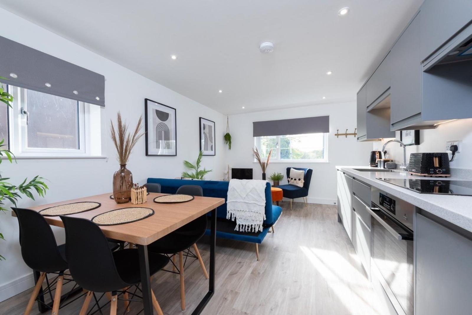 Bridge House Apartments - Free Parking Shottery Экстерьер фото